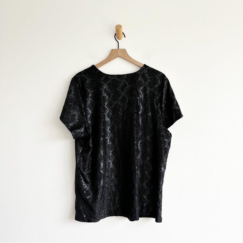 Torrid Black Snakeskin Print Velvet High Neck Tee Shirt Size 3 (3X) - Picture 3 of 9